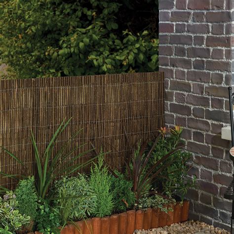 Enhance Your Garden with Natural Willow Screening: A Practical and Attractive Choice