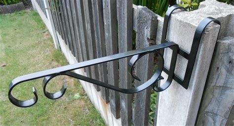 Enhancing Your Garden with Decorative Trellis and Fence Accessories